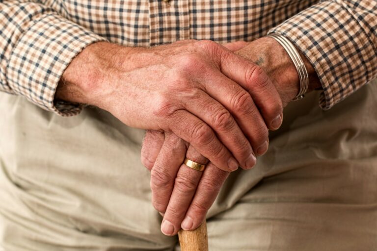 Signs It’s Time to Hire a Full-Time Dementia Care Partner